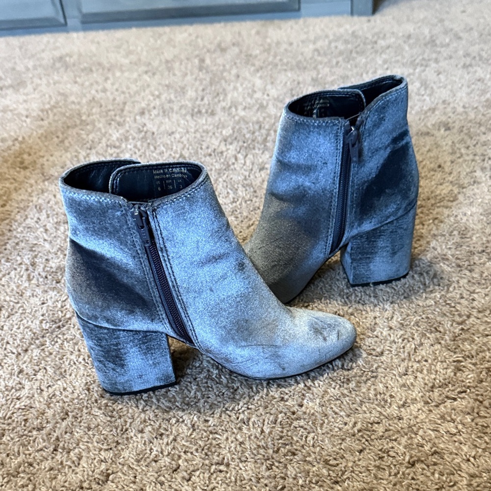 Stylish Velvet Ankle Boots - Gray
